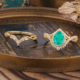 Elegant Pear-Cut Emerald Engagement Ring Set
